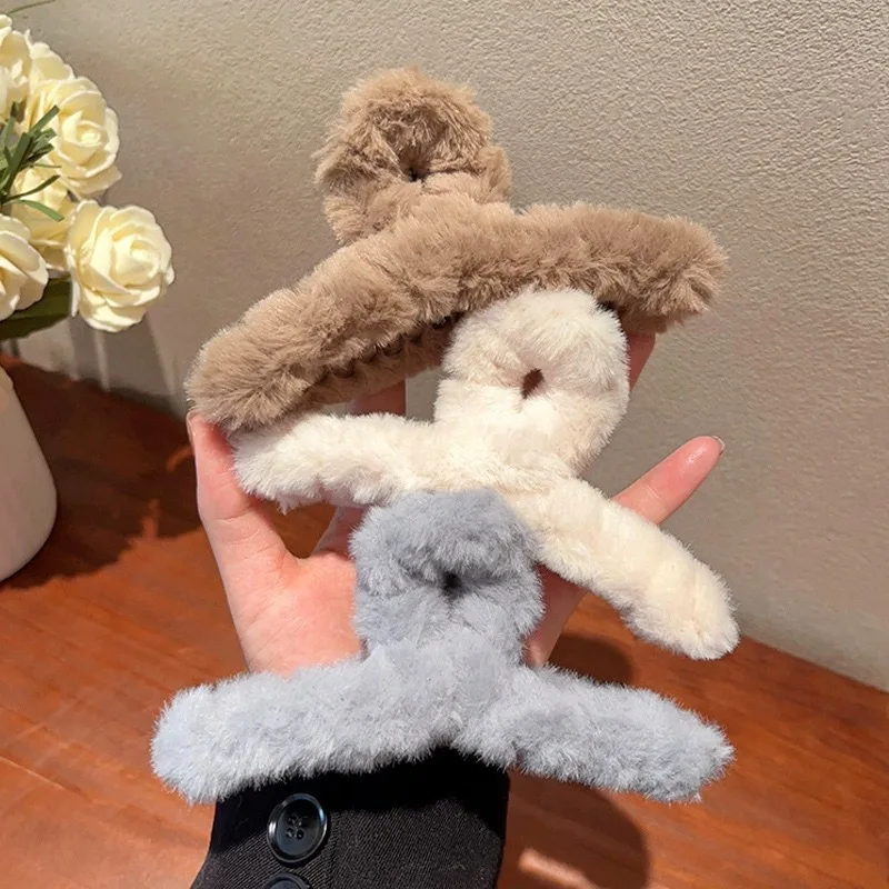 Wiosna Zima Faux Fur Hair Claw Elegancka akrylowa pluszowa spinka do włosów Barrette Spinki do włosów Krab Nakrycie głowy dla kobiet Dziewczyna Akcesoria do włosów