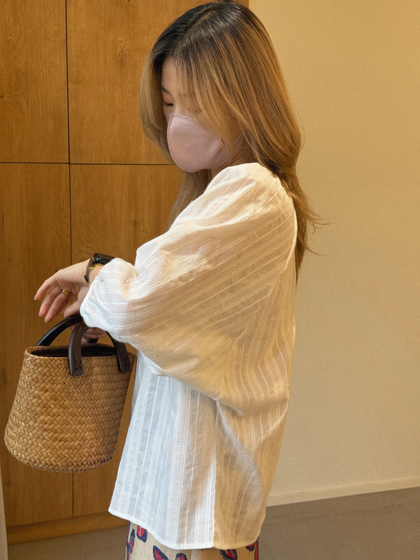 

Женская блузка Jophond Lou Original Design с кружевом, рукавами «летучая мышь» и завязками, белая, с кружевными рукавами три четверти, модель «Overhead»