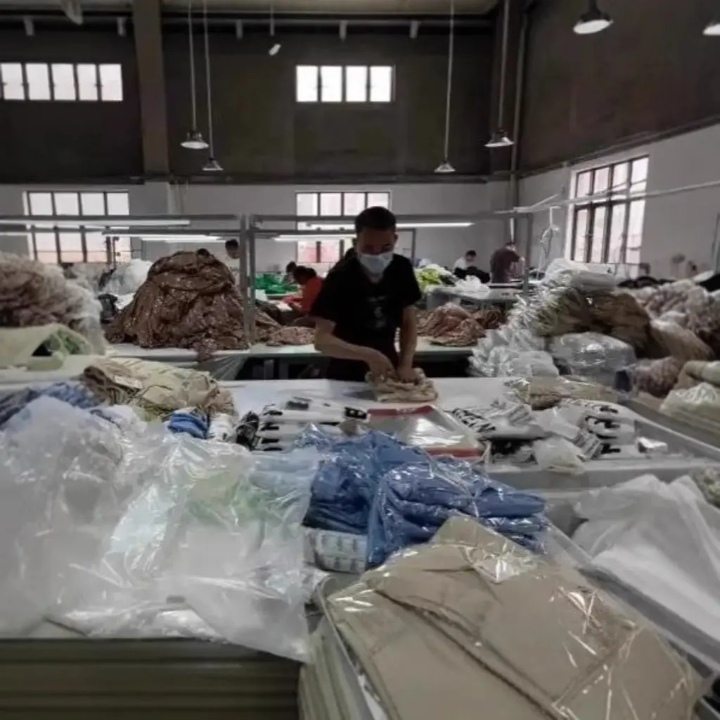 女性の秋のファッションイミテーションレザーアビエイタージャケットコート ZA2025 ヨーロッパスタイルの新しいドレス