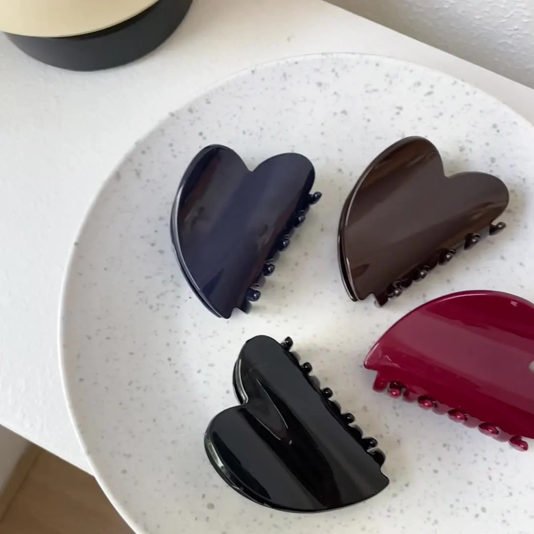 

Vintage Style Heart Shaped Hair Claw Women PC Shark Clip Romantic Love Hairpin 2024 New Hair Accessory