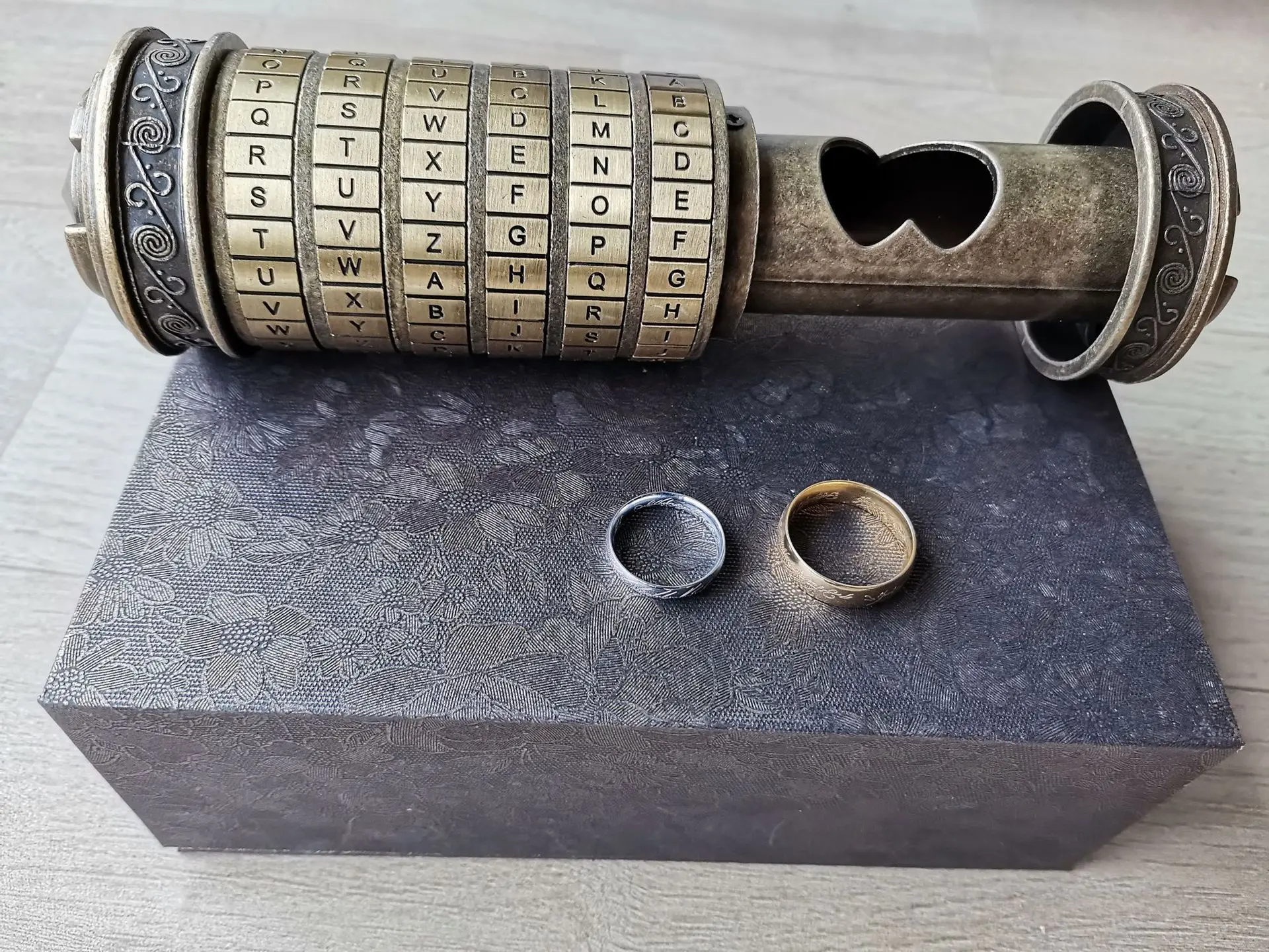 Creative Valentine's Day Gift Birthday gift Da Vinci Precision Edition Combination lock contains a ring