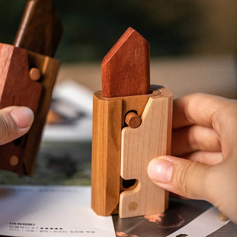 Solid wood radish knife handicrafts,foldable and stress-relieving toy ornaments,home playable artwork,creative birthday presents