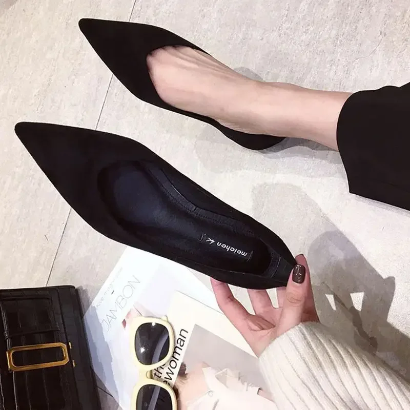 Chaussures noires à talons bas pour femmes, chaussures de travail, élégantes, peu profondes, pointues, Parker, style coréen, chaussures décontractées, une marque de luxe, offre