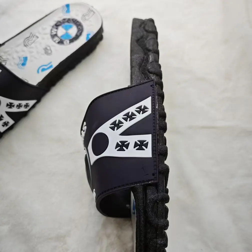 Le nuove pantofole comode da esterno resistenti all'usura di lusso leggere per la casa di tendenza antiscivolo dell'estate della BMW