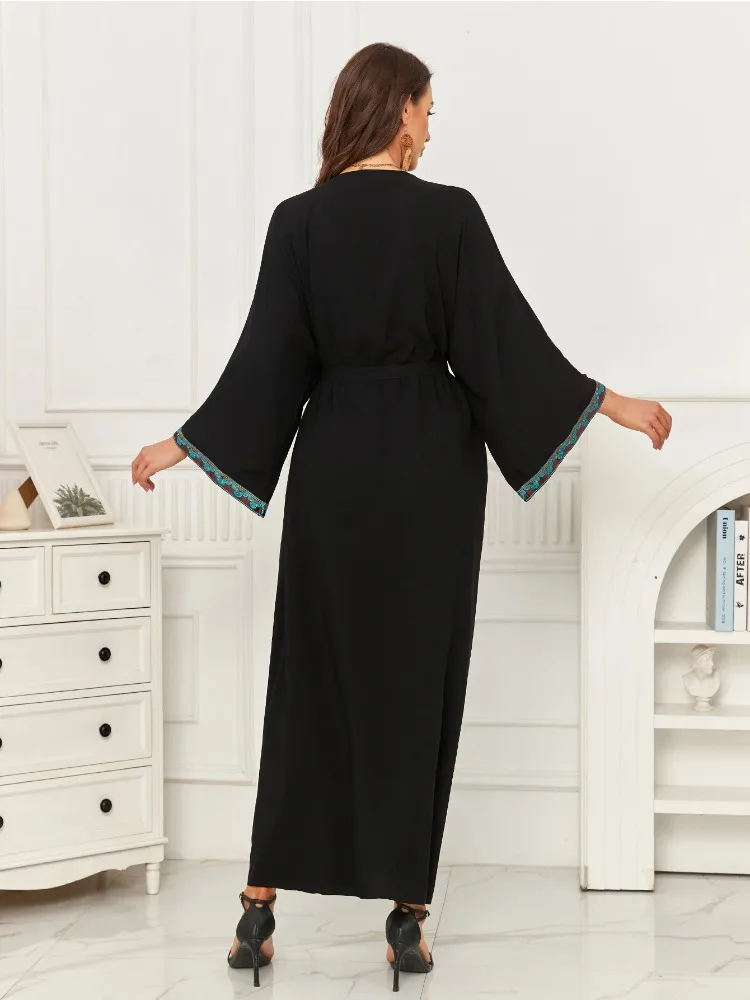 ชุดคลุมกันแดดสไตล์กิโมโนสำหรับผู้หญิง รุ่น Elegant Breezy Lane ปี 2026 เหมาะสำหรับใส่คลุมชุดว่ายน้ำ ชุดชายหาด เสื้อคลุมฤดูร้อน