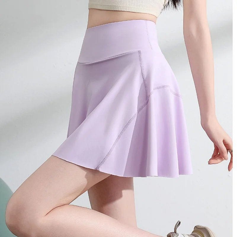 تنورة يوجا ناعمة قابلة للتمدد من Aiithuug مع شورت مدمج مع جيب تنورة جولف عالية الخصر للتحكم في البطن وتنورة تنس للتمرين