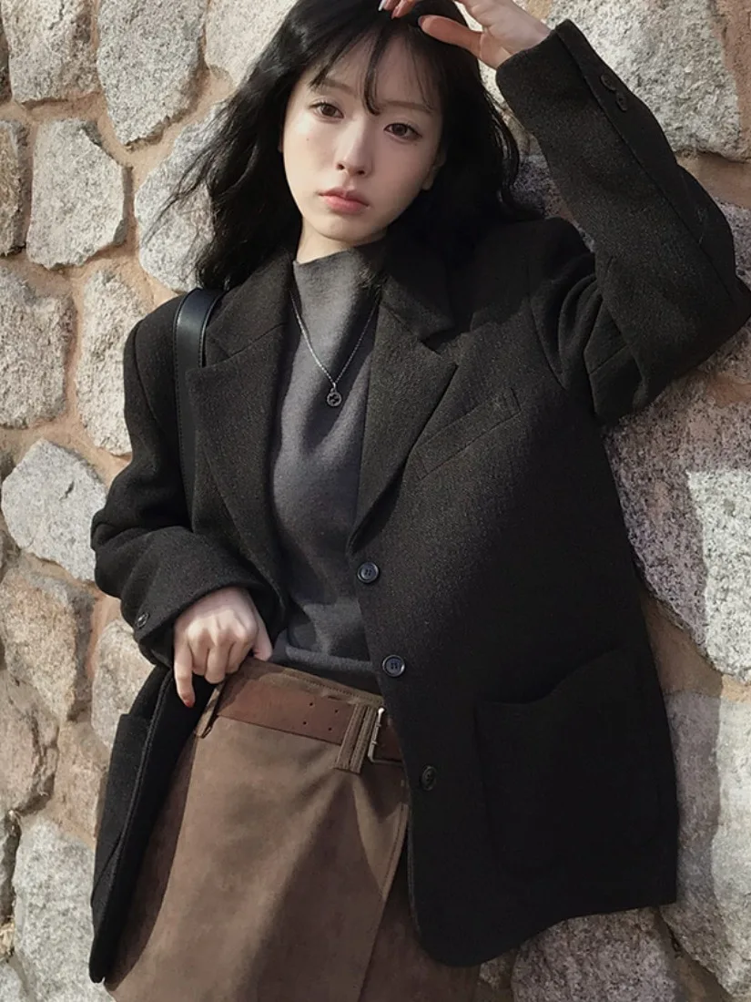 ชุดสูทผ้าขนสัตว์ลำลองแบบเรียบง่าย สีพื้น ดีไซน์หรูหรา สำหรับฤดูหนาว ติดกระดุมสองแถว สำหรับผู้หญิง สไตล์ลำลอง