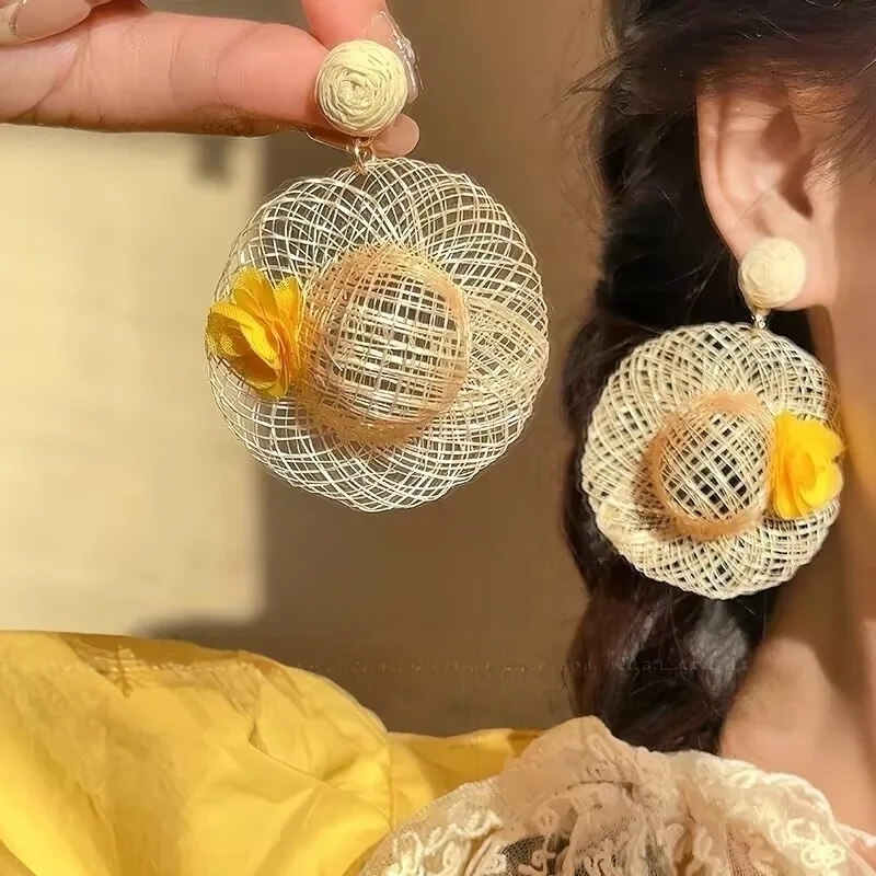 Bohemian Bast Gras Hut Anhänger Ohrringe Süße Gelbe Blume Tropfen Ohrring Pastoralen Stil Handgemachte Rattan Stricken Schmuck Geschenke F