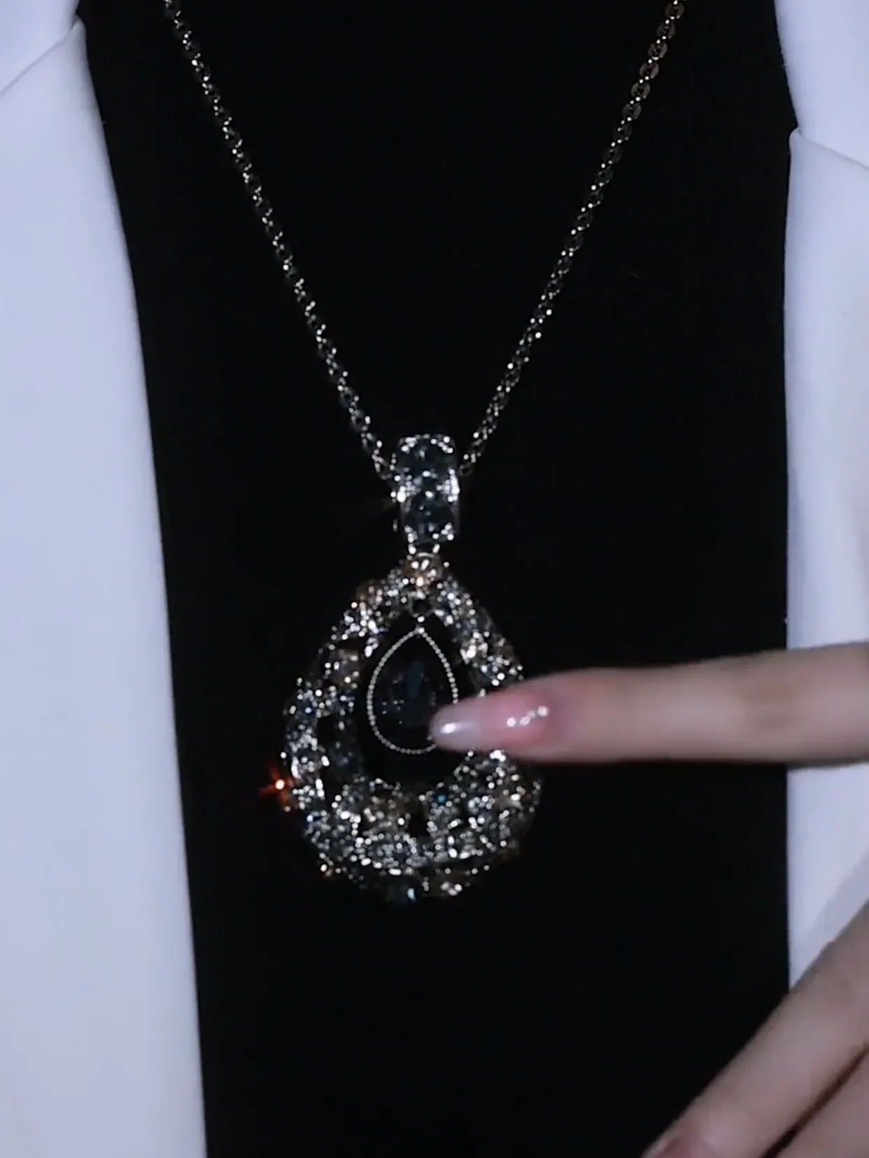 UMQ-Cadena de suéter en forma de gota, collar de ambiente elegante y digno geométrico, accesorios colgantes que combinan con todo, moda de lujo ligera