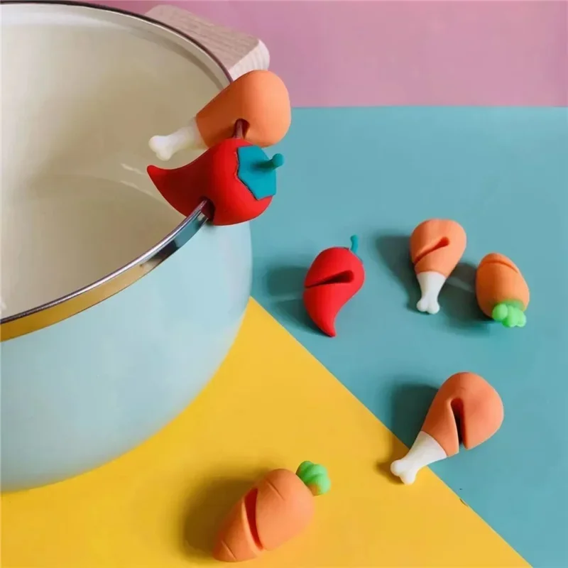 

Silicone Pot Anti-overflow Rack Prevent Overflow Lid Holder Cartoon Pepper Carrot Shape Pot Lid Spill Preventer Kitchen Gadgets