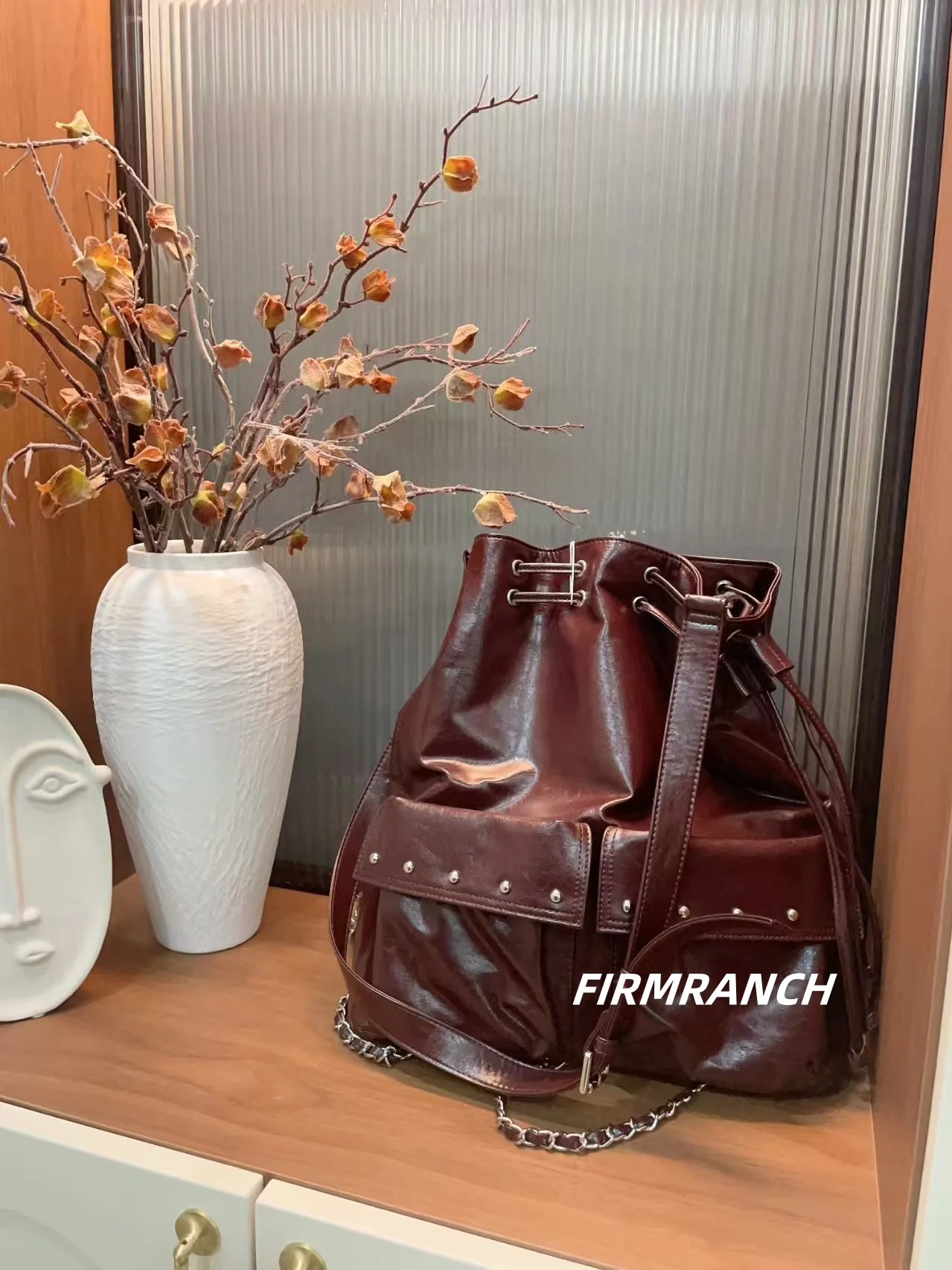 

FIRMRANCH 2025 весенний новый многофункциональный мотоциклетный стиль женский тканый рюкзак с цепочкой и заклепками, большая вместительная сумка на плечо