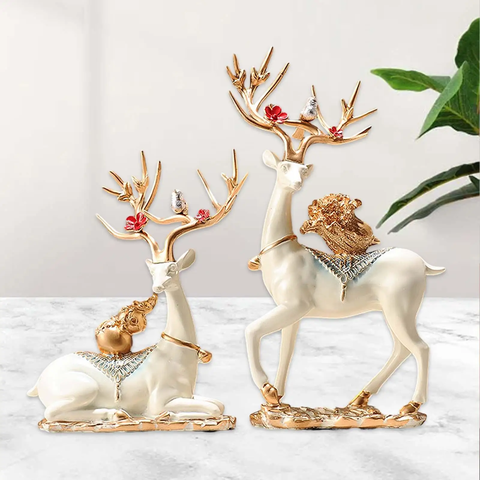 2 Pieces Deer Statues Desktop Ornaments Elk Reindeer Sculptures Decorative