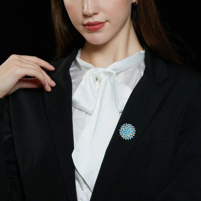 

Heavy industry luxury snowflake magnetic clasp brooch, elegant and grand suit shirt accessory brooch 2025 new