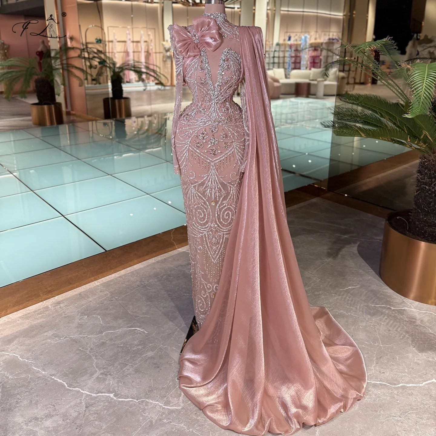 

Luxurious Evening Dress Champagne Prom Dress With Bow Glamorous Crystal Mermaid Evening Gown With Long Tulle Train Customizable