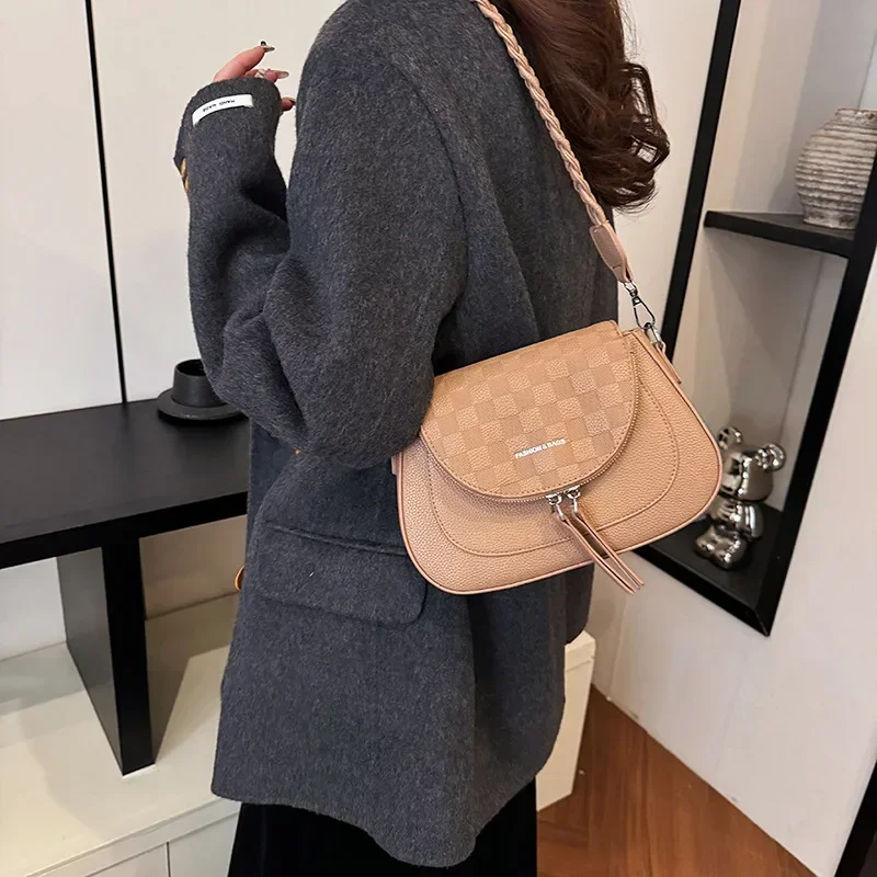 

2025 Women's Vintage Plaid Saddle Bag Faux Leather Chain Strap Crossbody Wallet Purse for Daily Casual Work Essentials