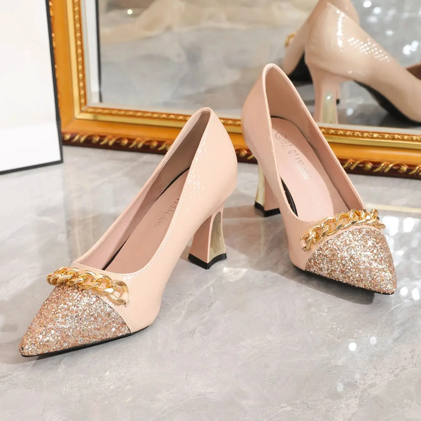 Pointy sequins delicate shallow fashion high heels with a single shoe