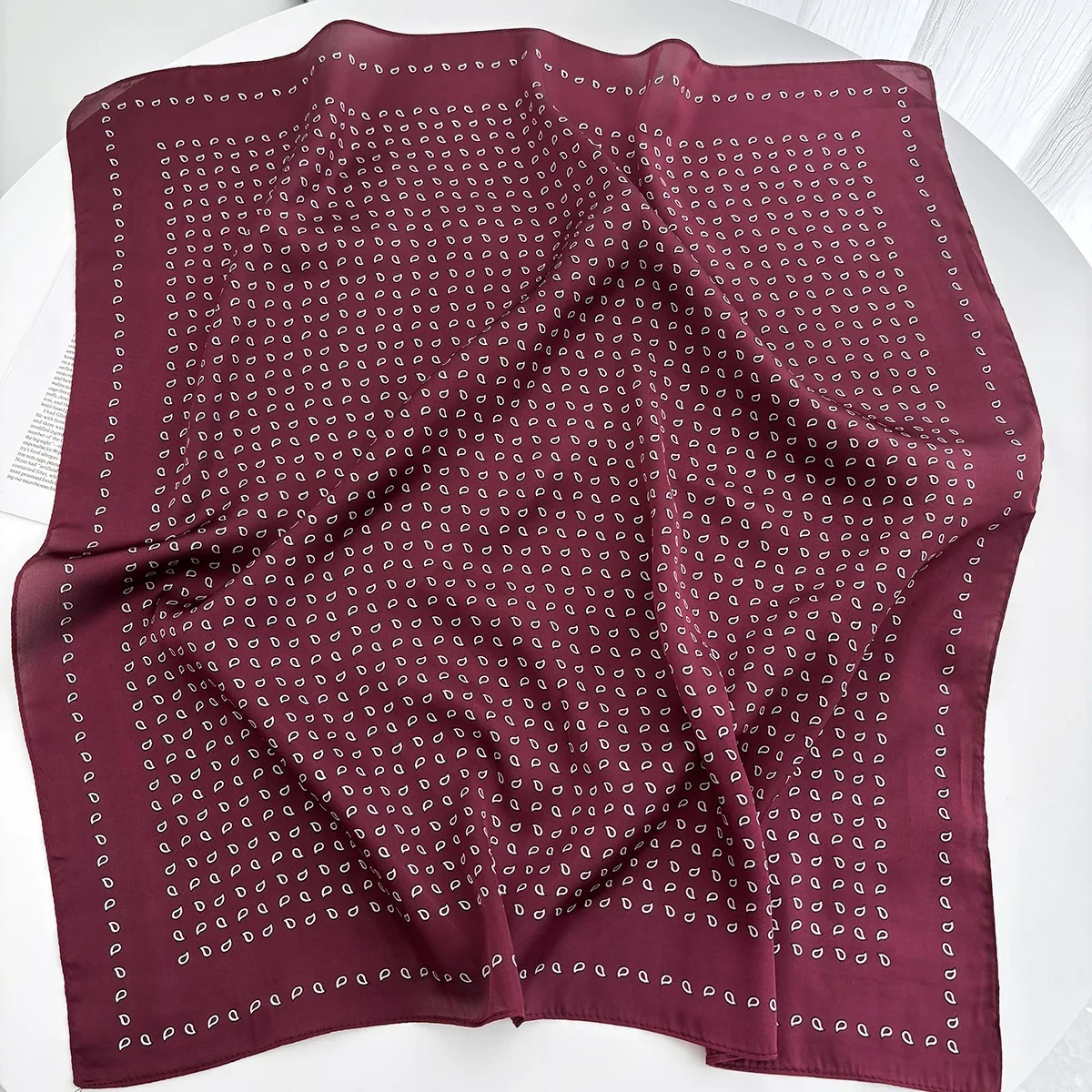 70*70 سنتيمتر المرأة مربع وشاح لينة الساتان الأزهار طباعة التفاف فولارد منديل عصابات الشعر نحيل التعادل الحجاب شالات