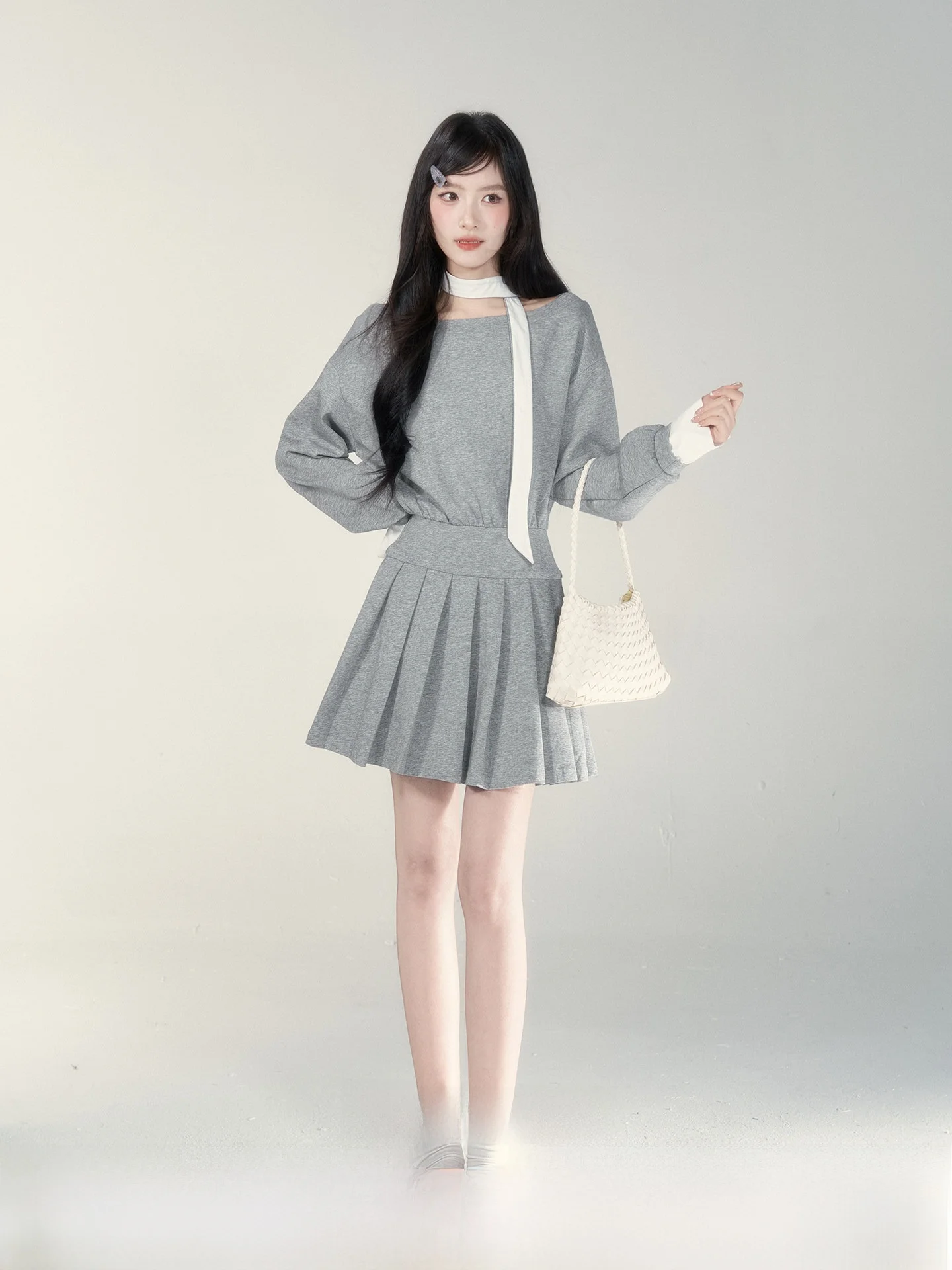 

Весна 2026: Новое поступление! Женское платье А-силуэта с длинным рукавом и завышенной талией, в французском стиле, из комфортной ткани, идеально для города и повседневной носки.