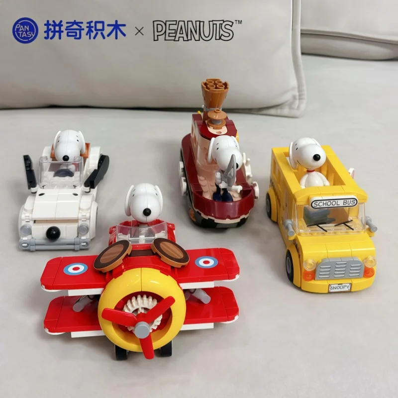 

Pantasy Snoopy Assembling building blocks Where to Go Series anime cartoon model desktop collectible ornaments holiday gifts