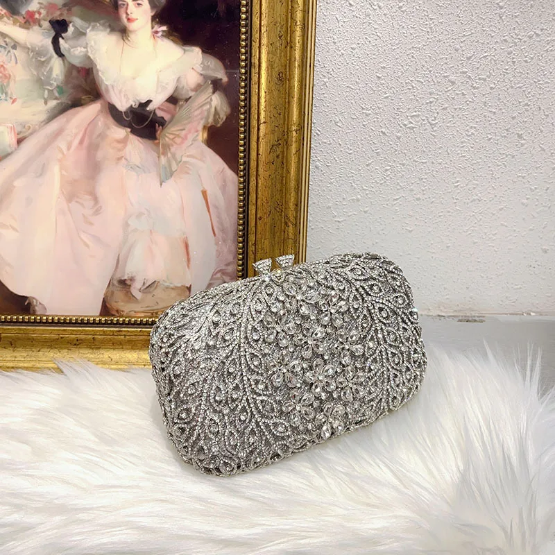 Temperament Is Shiny, Not Smart, Diamond-Encrusted Dinner Bag, Banquet Full of Diamonds, Clutch Bag, Hollow Metal Box Bag