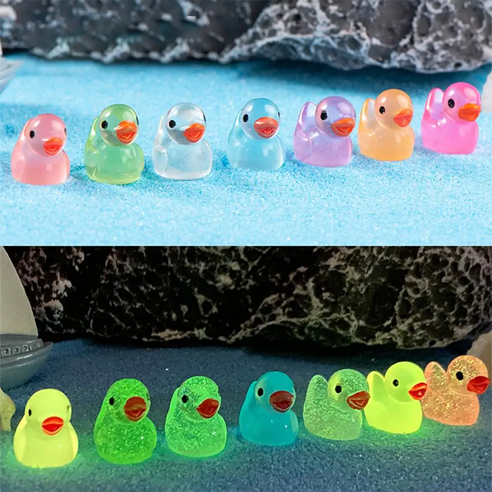 100Pcs Car Duck Ornament Glow Dark Luminous Resin Mini Car Duck Figurine Crafts Decor Car Interior Ornament