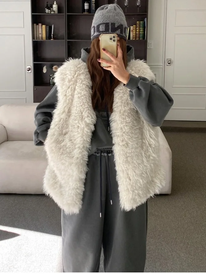 

Trendy Versatile East Gate 2025 New Women's Faux Fur Vest Warm Outerwear Eco-friendly Leather Jaet Casual Sle V-ne Thic...