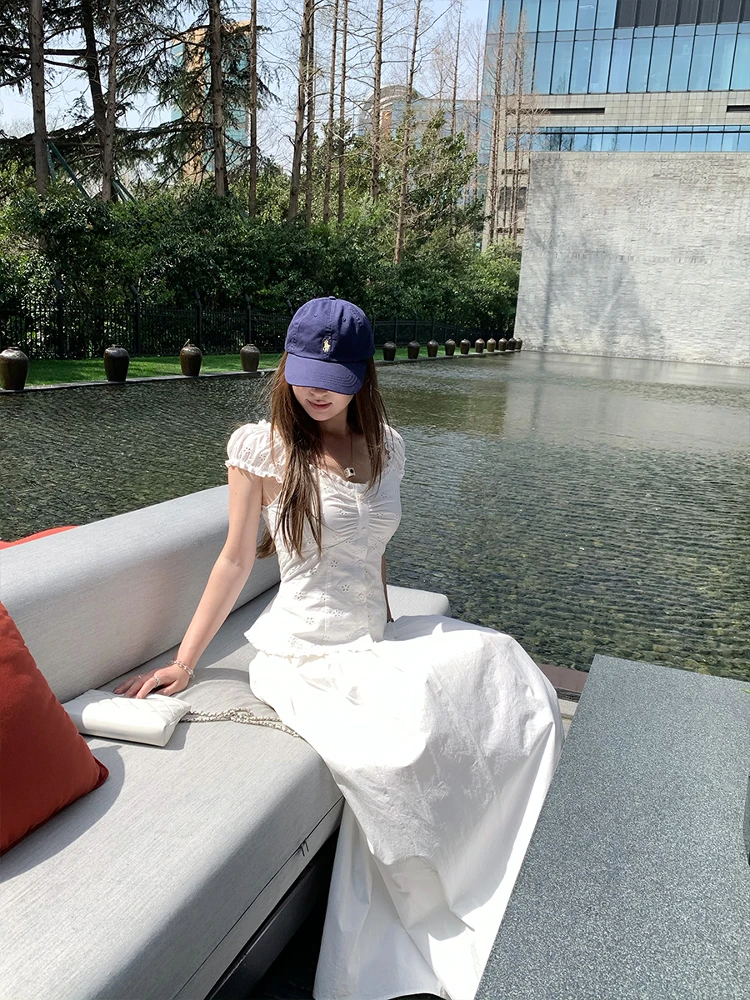 

Romantic Pure Cotton Embroidered Slim Fit Top Summer V-Neck Bubble Sleeve Short Shirt Women's Fashion Spring Season Lantern S...
