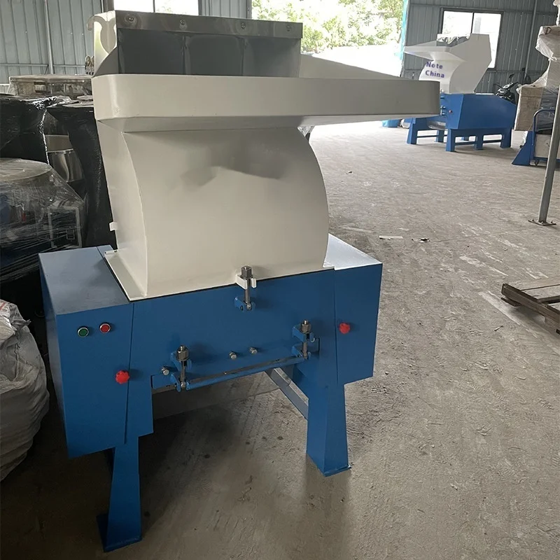 Frantoio per granuli chimico in polvere per alimentatore di materiali Potente frantoio per particelle uniformi Frantoio lento senza polvere