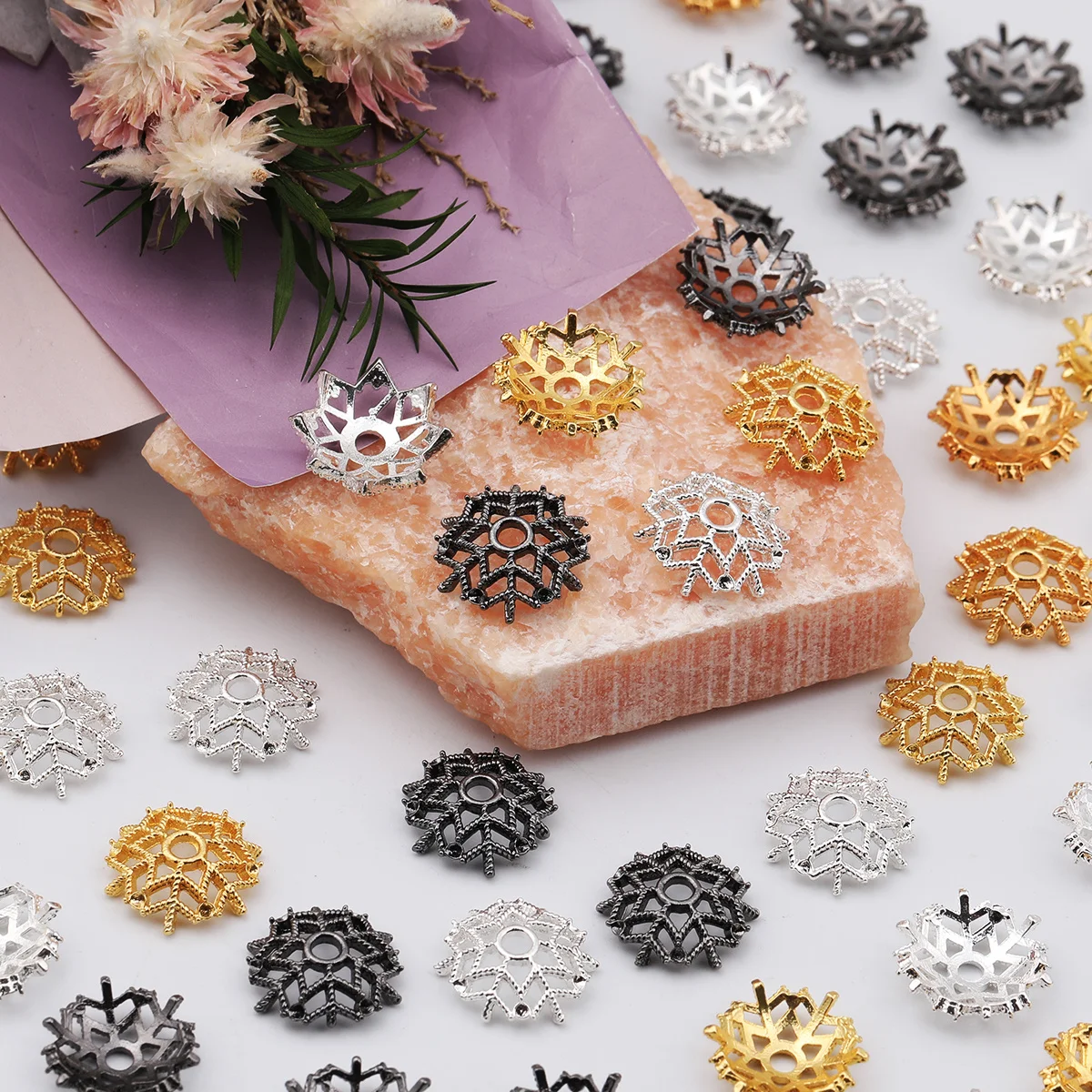 16pcs/32pcs Random Color 1.5cm Filigree Zinc Alloy Flower Bead Caps for DIY Bracelets Necklaces Earrings Clothing Jewelry