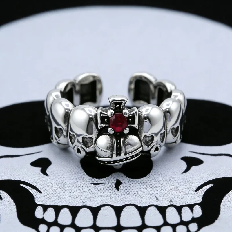 Heavy‑Duty Textured Vintage Distressed Skull Ring Retro Gothic Statement Finger Ring Stylish Metal Jewelry for Male Daily Wear