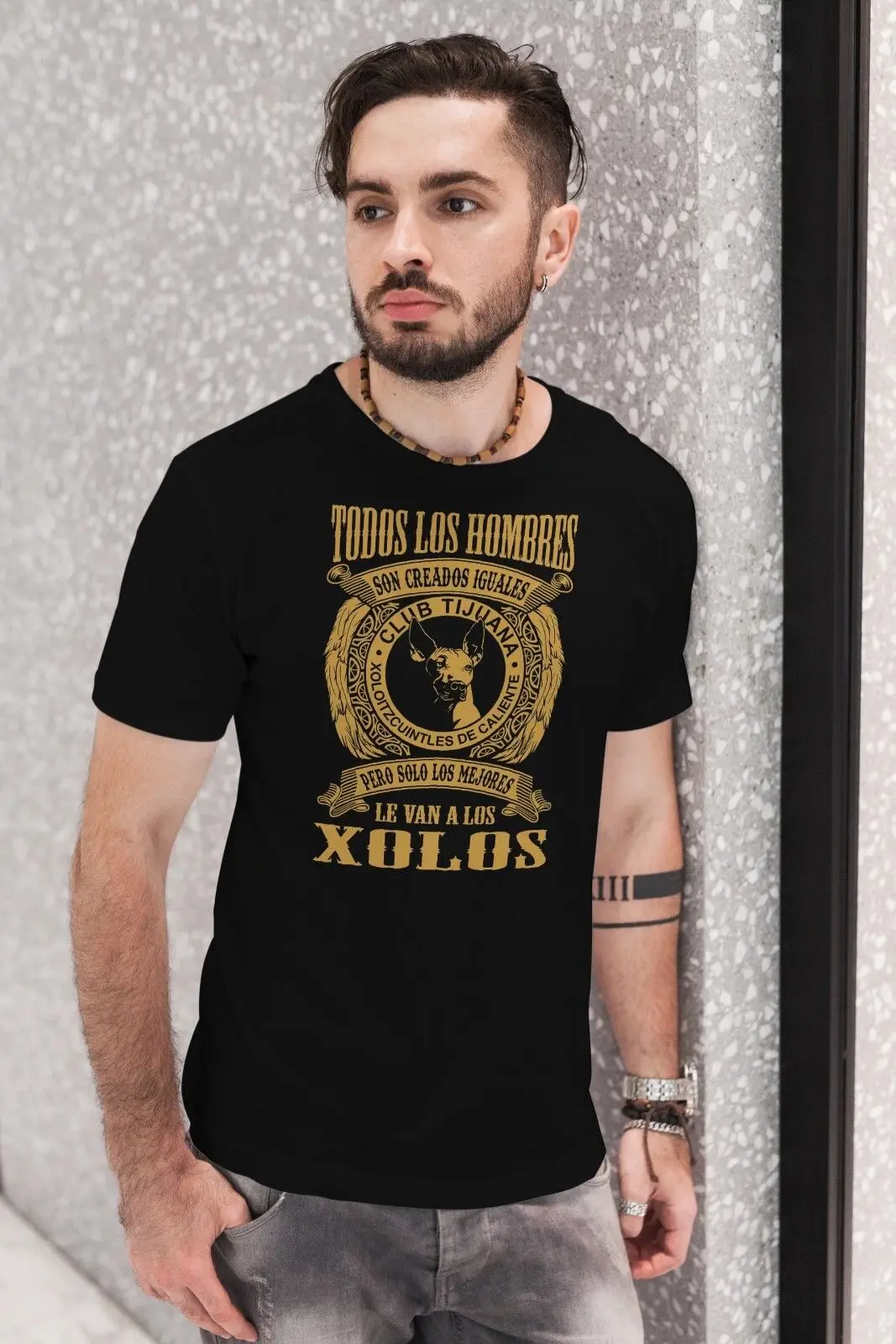 Черная футболка с надписью «Solo Los best Le van a xолос Тихуана»