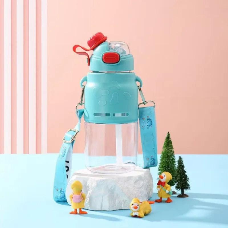 سعة كبيرة 750 مللي كوب بلاستك الأطفال الصيف الرياضة كوب ماء المحمولة حزام الكتف كوب بقشة
