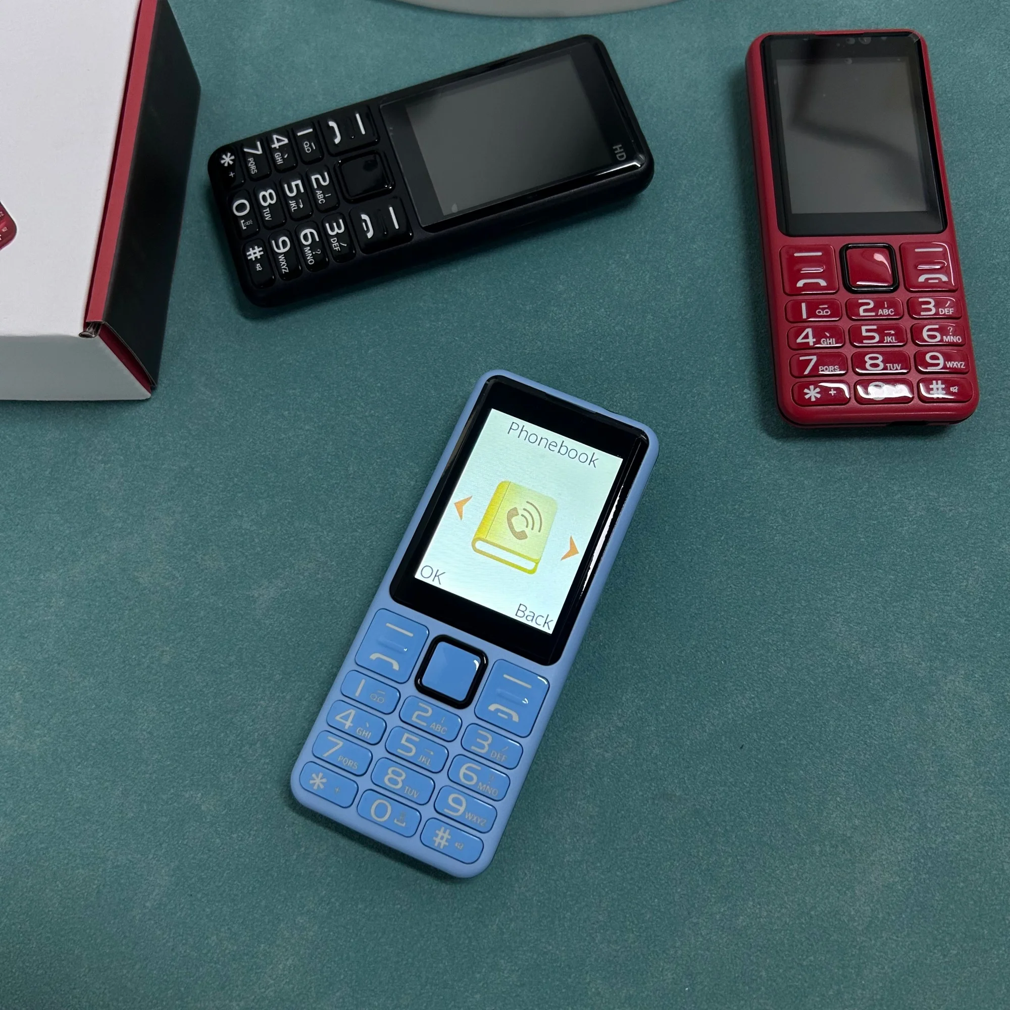 I79 (H6) 4G Elderly Mini Cellphone 2.4Inches TFT Screen 32MB RAM No Camera Torch Dual SIM English Keyboard Mobile Phone