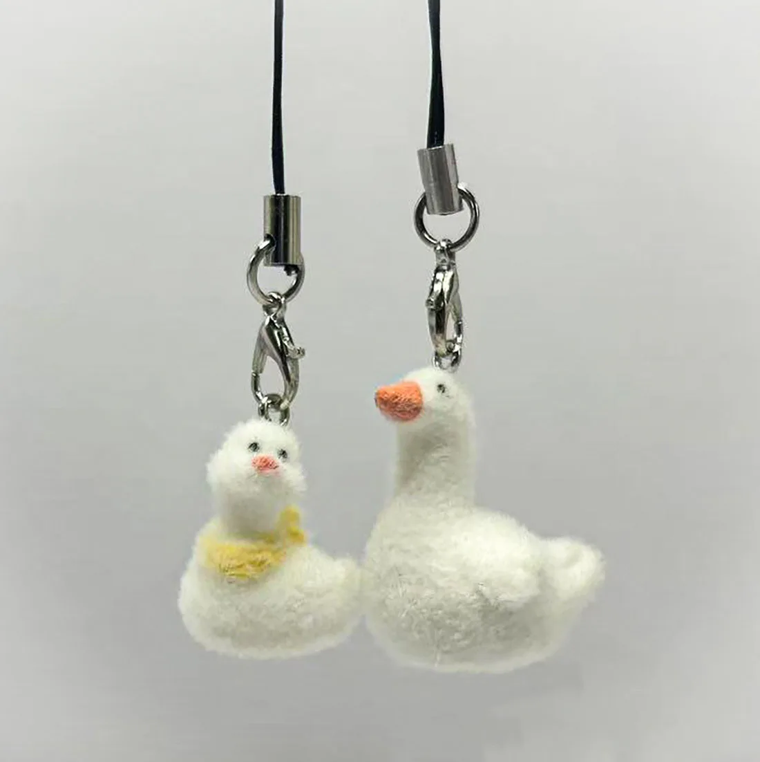 2Pcs Resin Small Animal Flocked Pendant 3D Cartoon Cute Duck and Big White Goose Charm Creative Keychain Hanging Ornament