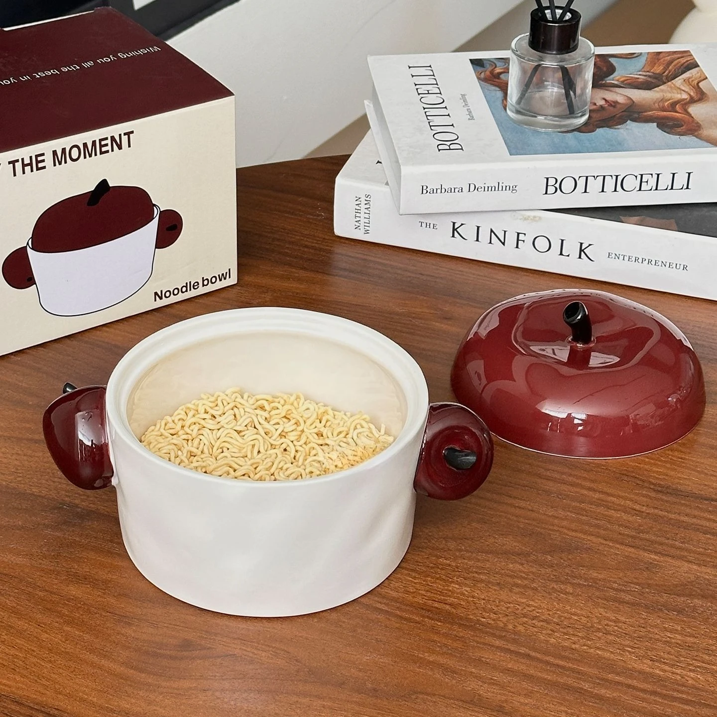 وعاء المعكرونة الفورية من سيراميك التفاح مع غطاء، وعاء حساء مزدوج للأذن للطلاب، أدوات مائدة ذات سعة كبيرة في الميكروويف