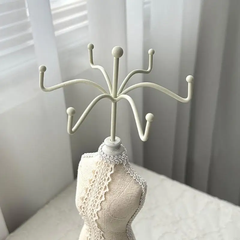 حامل عرض مجوهرات خشبي خفيف الوزن مع تصميم دانتيل مزخرف متعدد العناصر