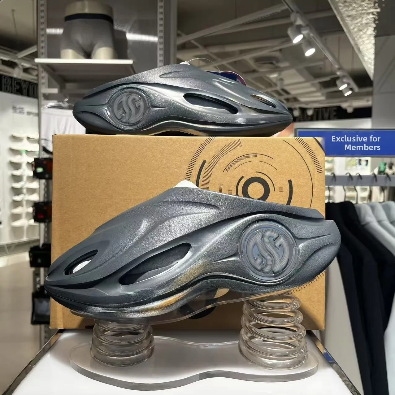 รองเท้าบาสเก็ตบอลผู้ชาย 36 °   รองเท้ากีฬาแบบมีรู น้ำหนักเบา กันลื่น ระบายอากาศได้ดี สวมใส่สบาย เหมาะสำหรับฤดูร้อน ปี 2025