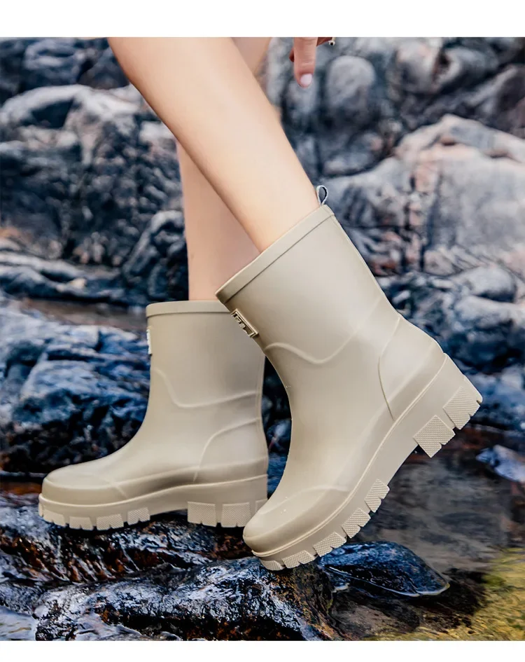 2026 Modische koreanische Damen-Regenstiefel (Wadenhöhe) mit dicker Sohle, verschleißfest, rutschfest, wasserdicht, für die Autowäsche geeignet – Detail 14