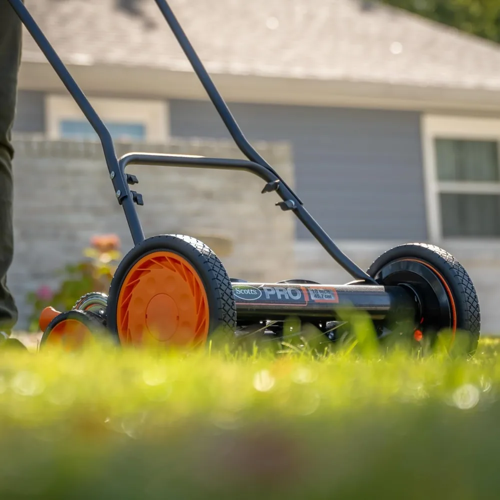 Tosaerba manuale a spinta manuale da 18 pollici a 7 pale di Scotts