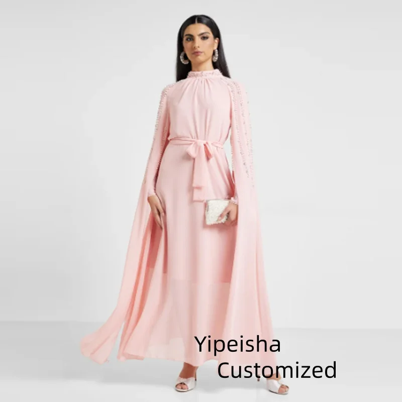 Abiti da sera formali personalizzati eleganti in chiffon rosa con collo alto e maniche lunghe, abiti da ballo Dubai con pieghe a scialle con perline lucide