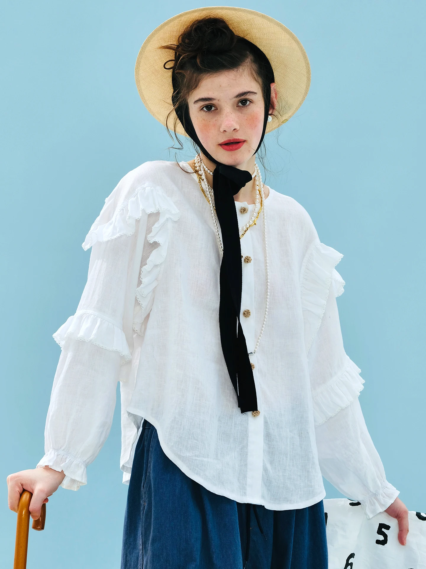 

imakokoni 2025, осенняя белая художественная текстурированная свободная рубашка с круглым вырезом и рюшами, тонкая рубашка с длинными рукавами 255210