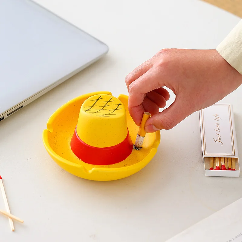 Cendriers une pièce Anime bureau voiture cendriers créatifs Luffy dessin animé ornements de bureau cadeau pour petit ami cendrier en céramique