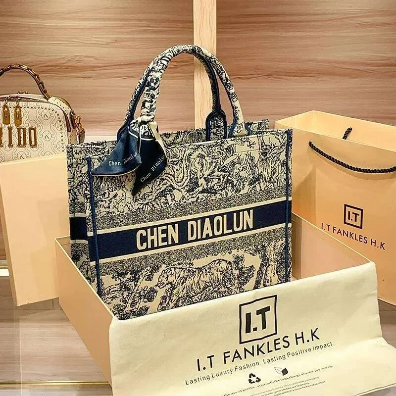

Hong Kong Embroidery Portable Tote New Spring and Summer Large Capacity Premium Commuter Bag