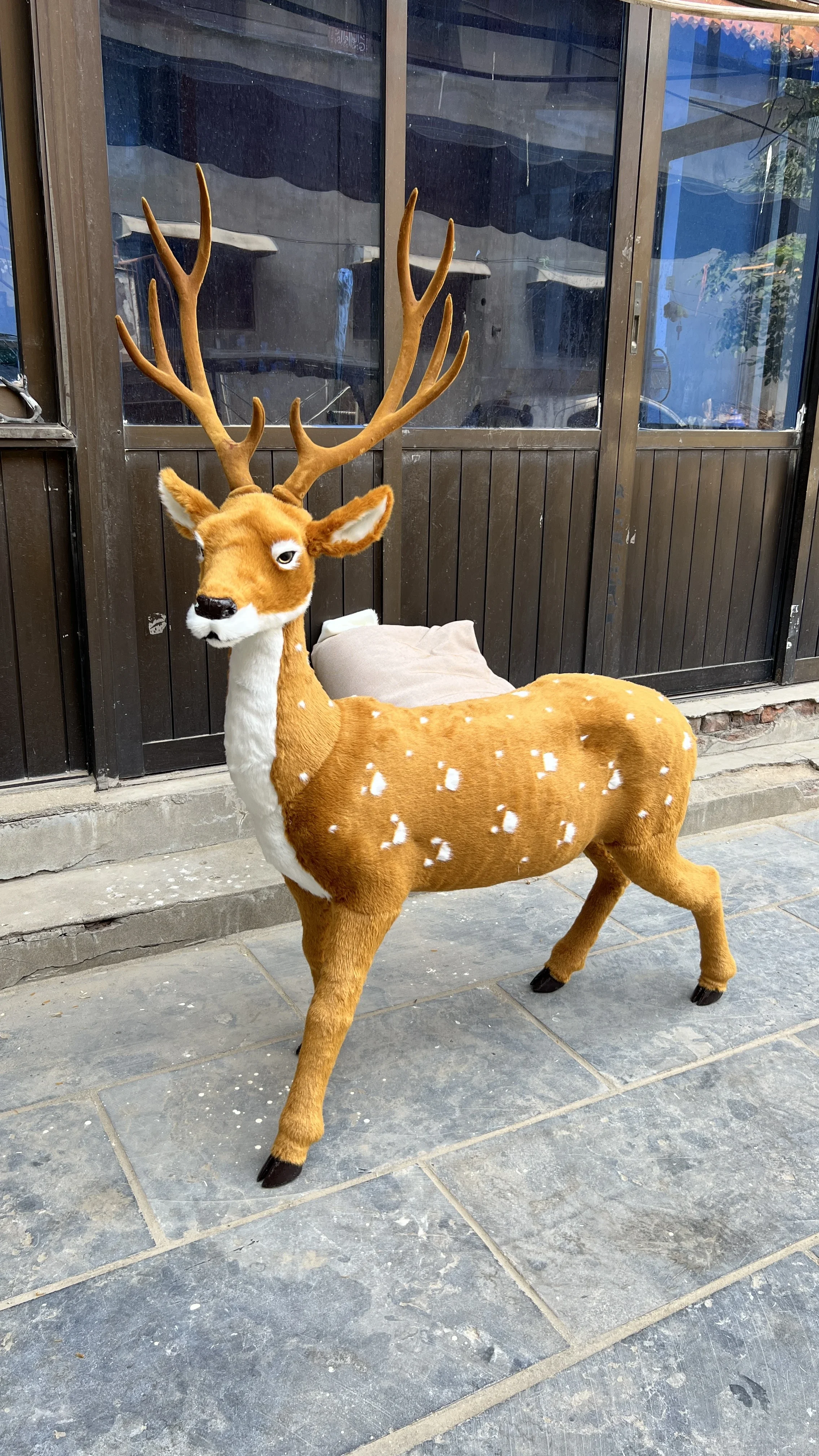 Wholesale Lifesize Forest Animal Faux Fur Deer Home Ornaments Christmas Deer Figurines For Christmas Tree Decoration 2024