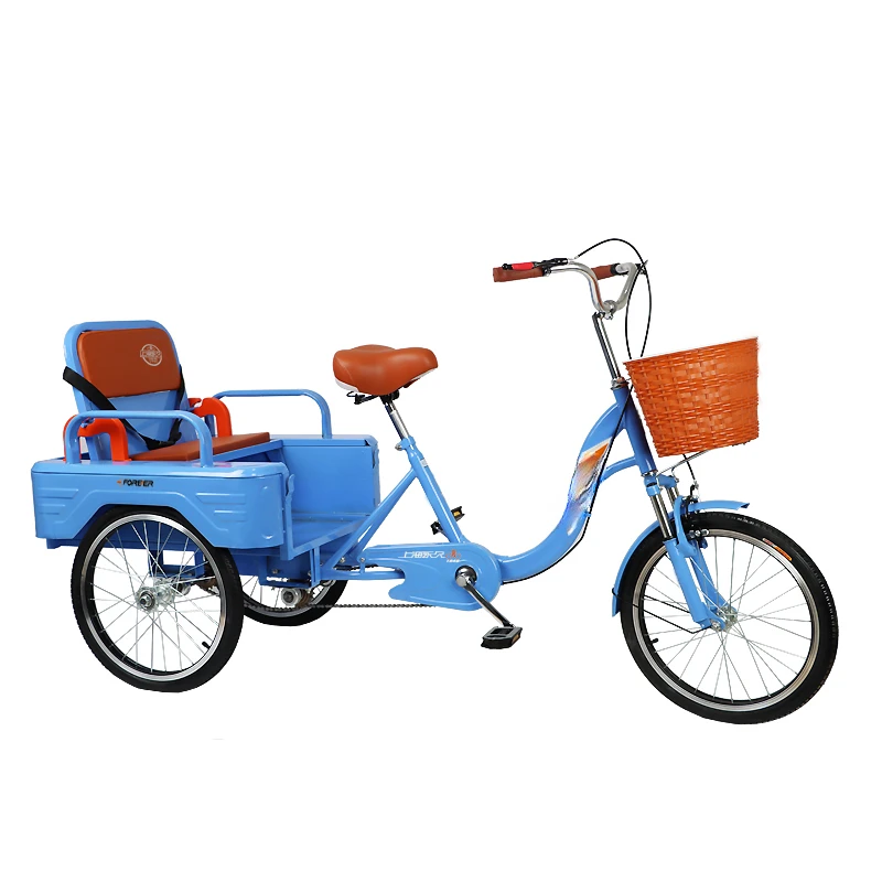 Tricycles, elderly people pedaling, pedaling, cycling, elderly people rickshaws, small and lightweight adult transportation