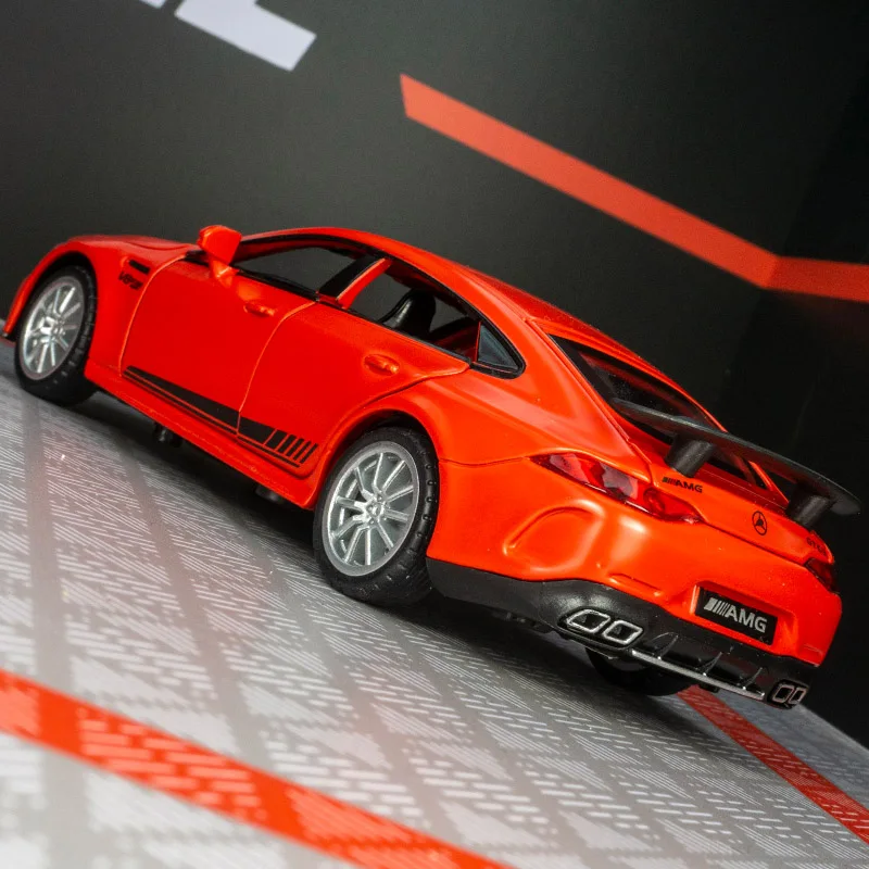 Colección de adornos de modelo de coche de aleación Mercedes GT63 1:32, puertas y capó de motor, el maletero se puede abrir para juguetes para niños