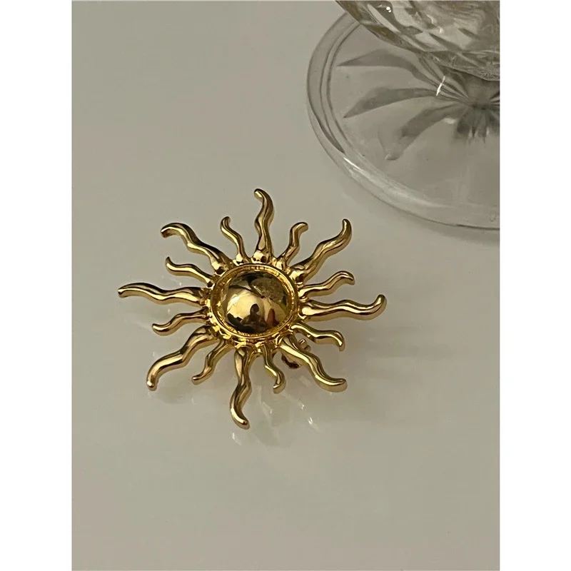 Antique Jewelry Fashion Golden Sun God Brooch for Women Men Coat Accessories Female Vintage Crystal Brooches