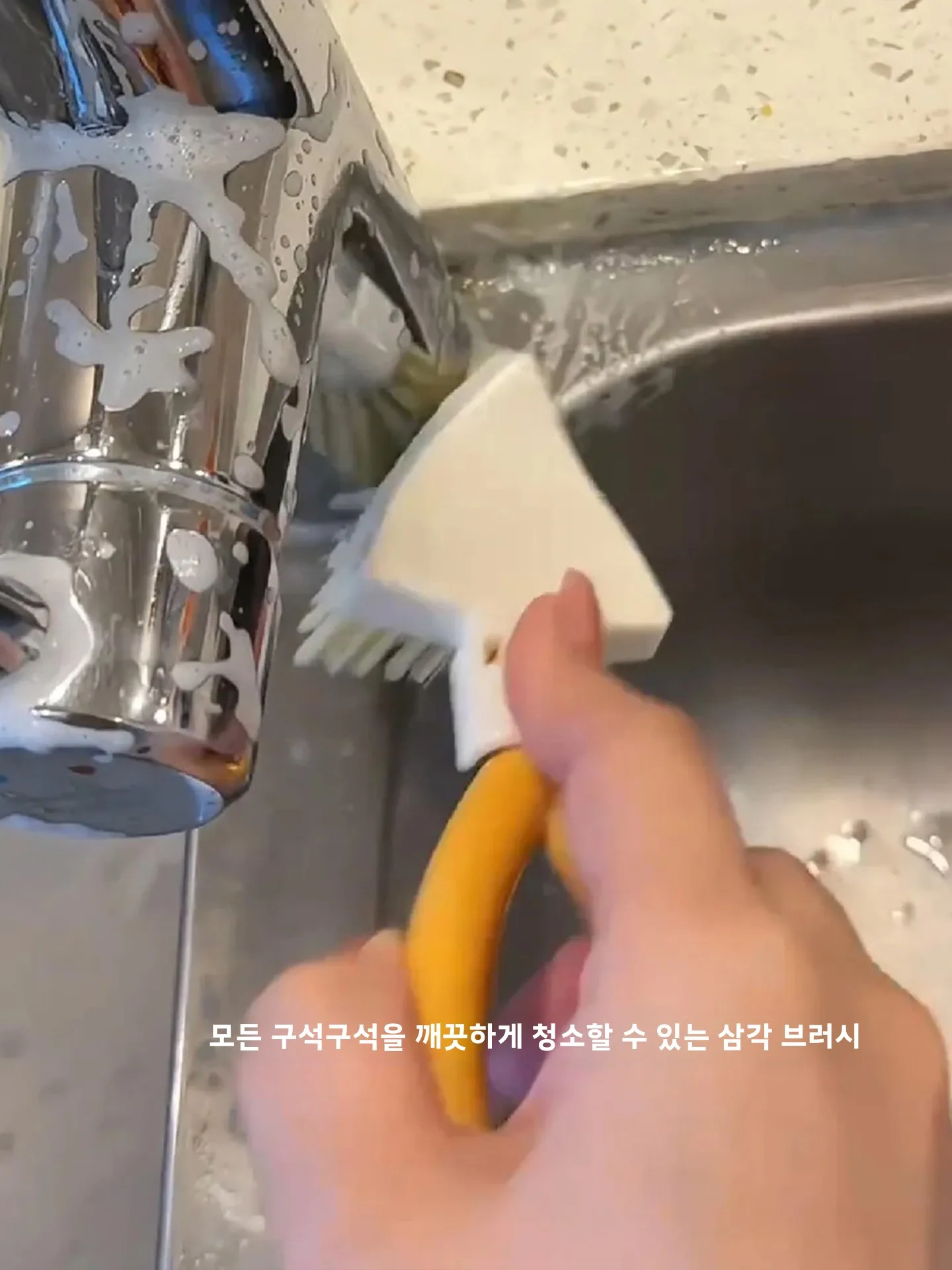 E Foldable Kitchen Sink Cleaning Bru Multi-Functional Household Cleaning Tool Plastic Handle And Head Bru