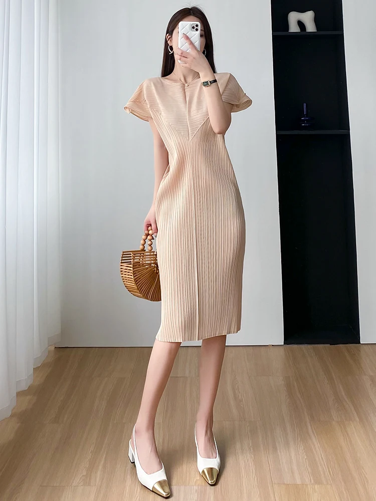 

Three-Fold Pleated Slimming Dress Women's New Style High-End Feeling Small Audience Elegance Anti-Aging Body Shaping Dress