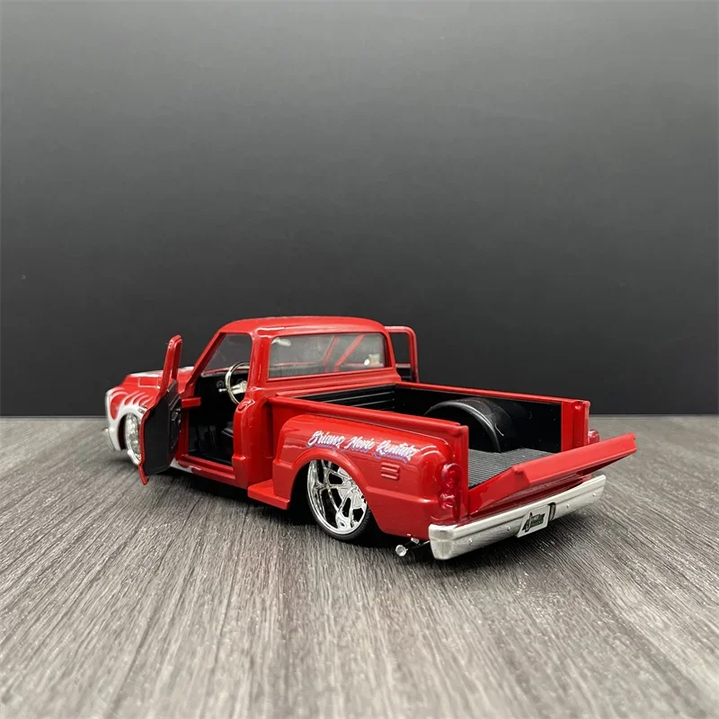 1:24 1969 Chevrolet C10 STEPSIDE High Simulation Diecast Car Metal Alloy Model Car decoration display collection gifts